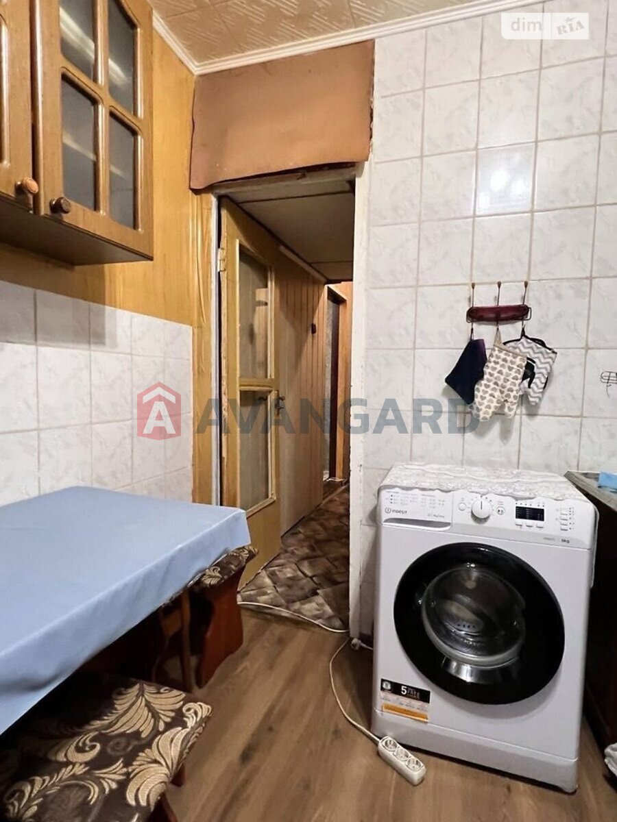 1 ��. ��������, 30/17/5 ��. �., 3/5 ������ ���� 8