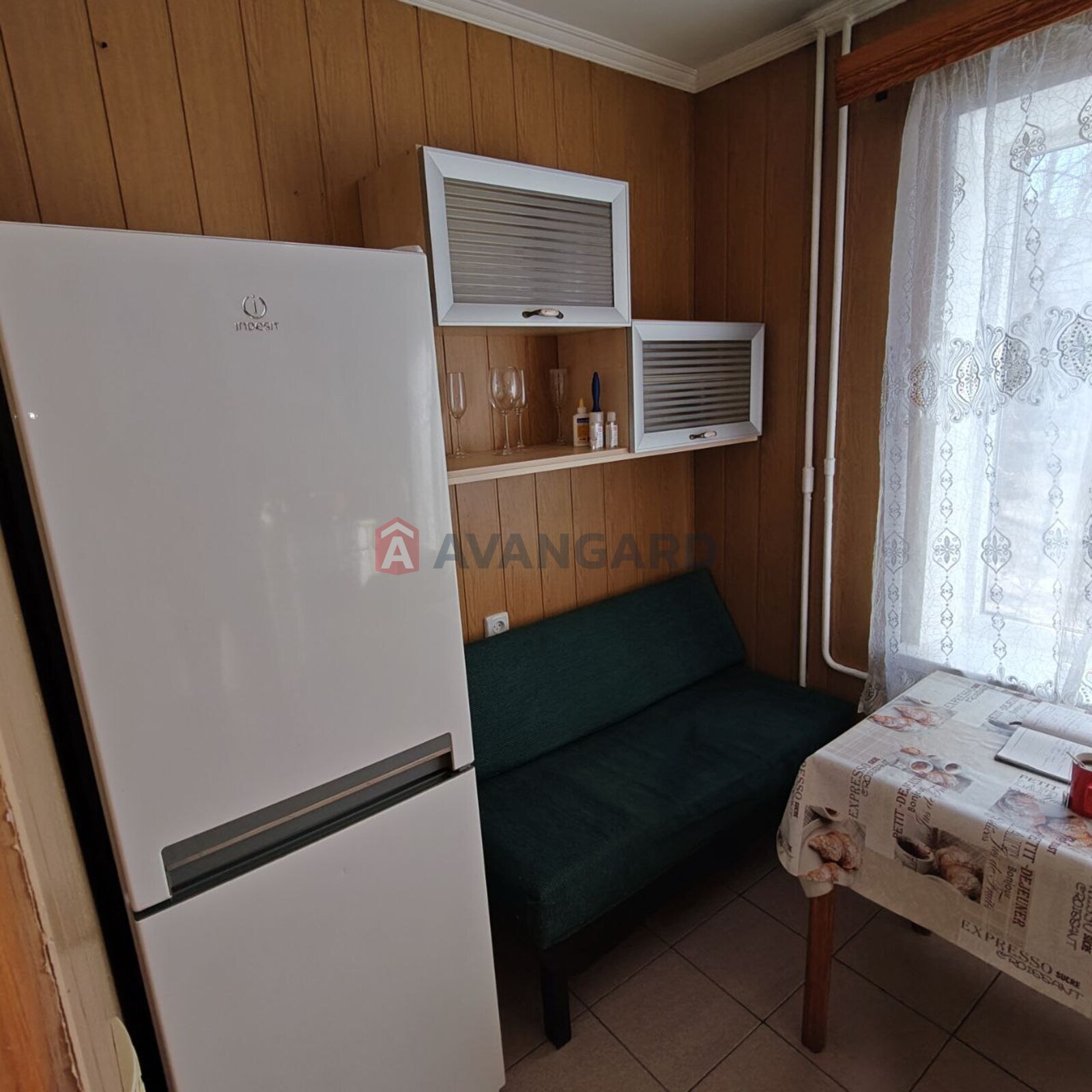 3 ��. ��������, 70/42/8 ��. �., 2/9 ������ ���� 11