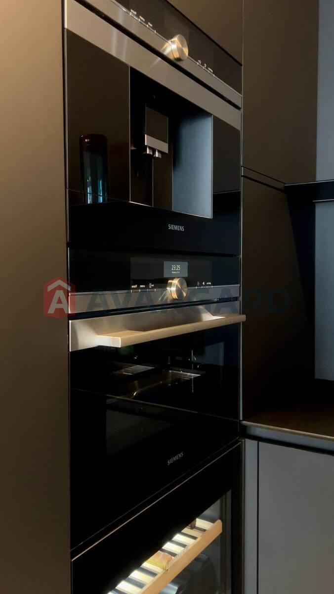 3 ��. ��������, 100/-/- ��. �., 4/5 ������ ���� 9