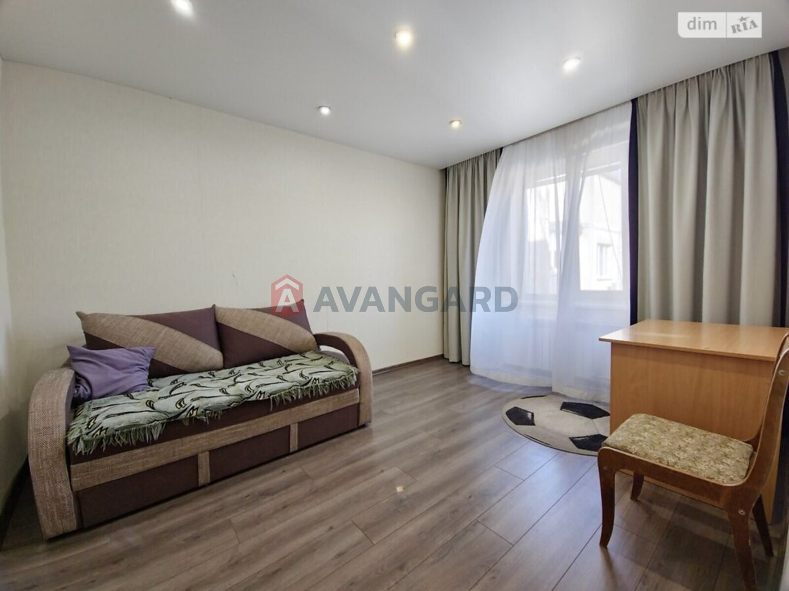 4 ��. ��������, 84/60/8 ��. �., 8/9 ������ ���� 4