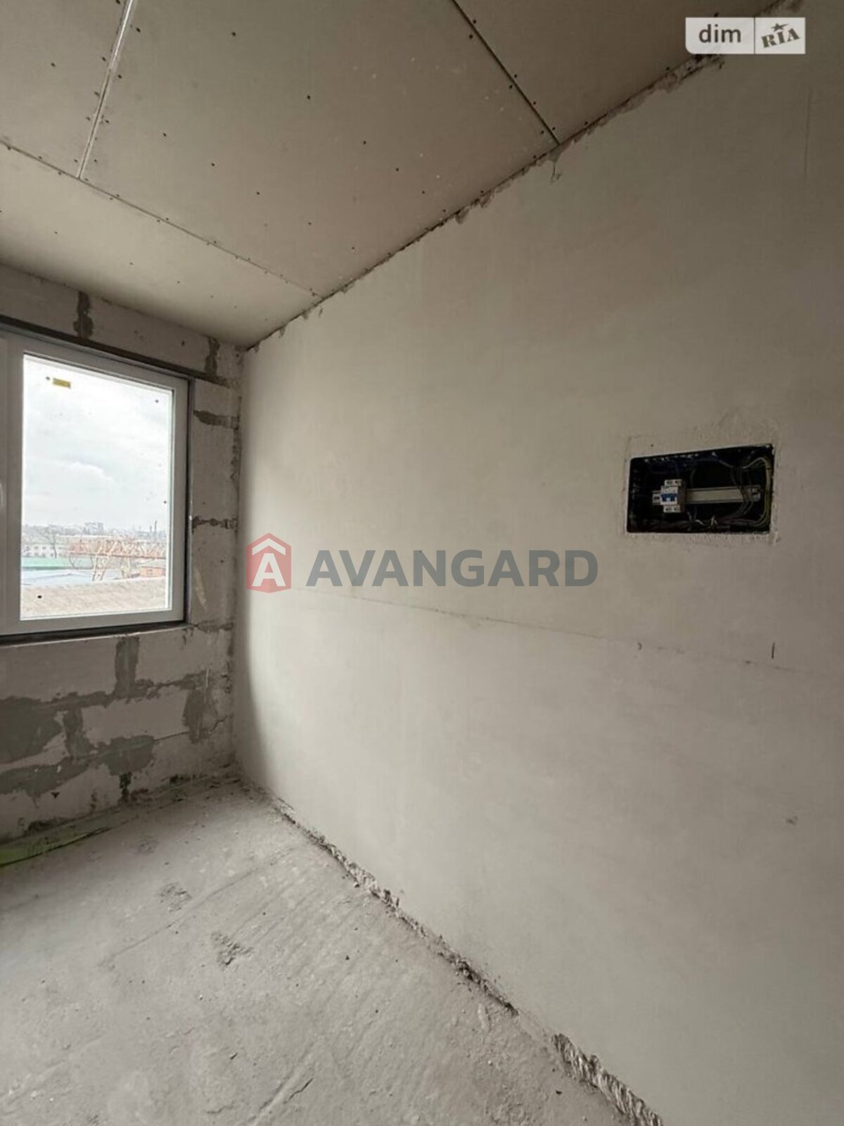 3 ��. ��������, 84/46/11 ��. �., 4/9 ������ ���� 7