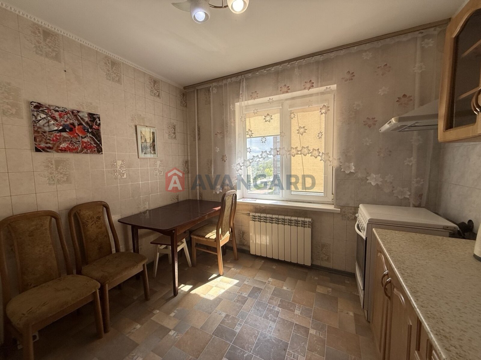 3 ����. ��������, 66,3/38/9 ��. �., 8/16 ���� ���� 18