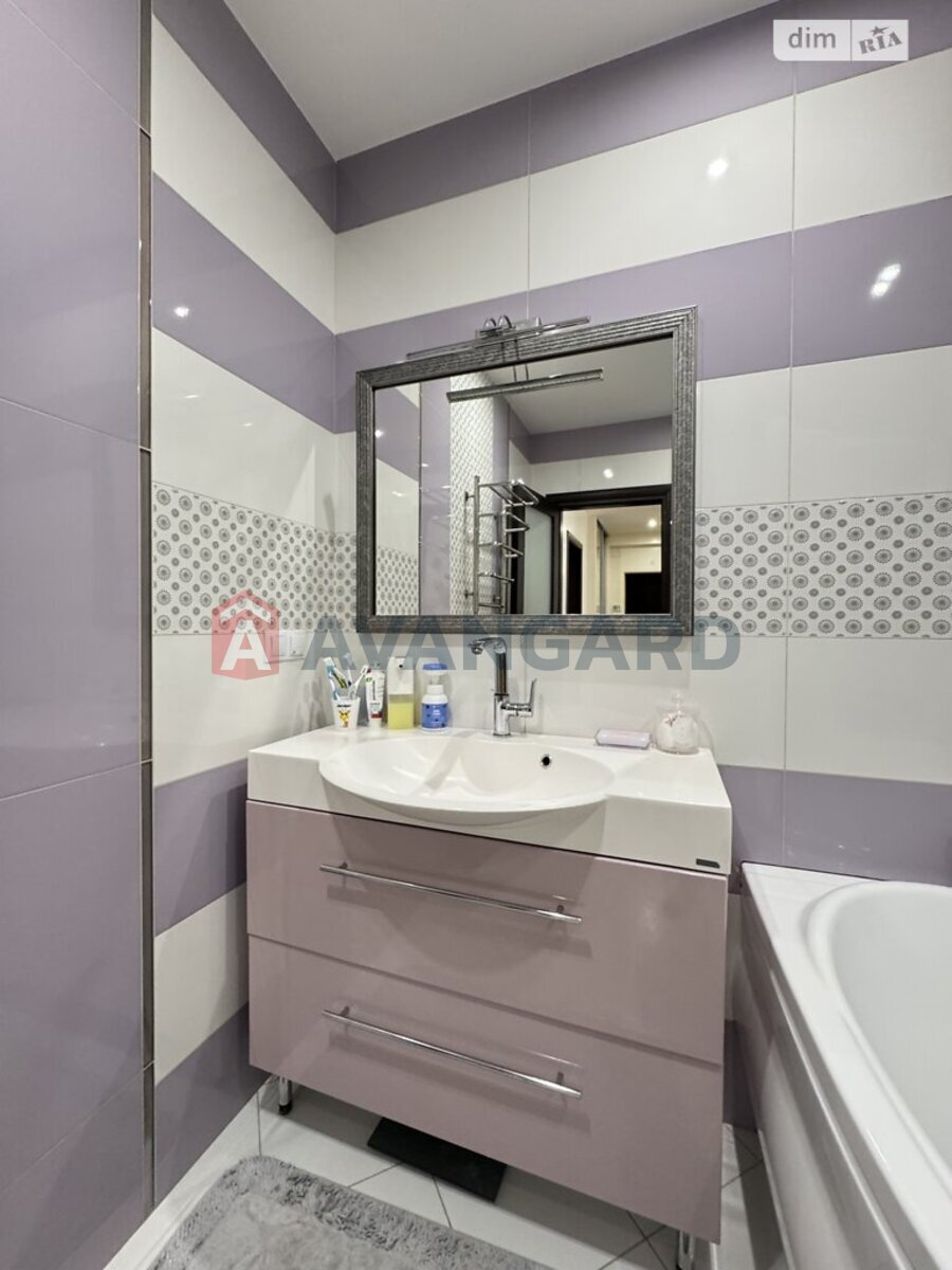 3 ��. ��������, 83/46/16 ��. �., 3/9 ������ ���� 18