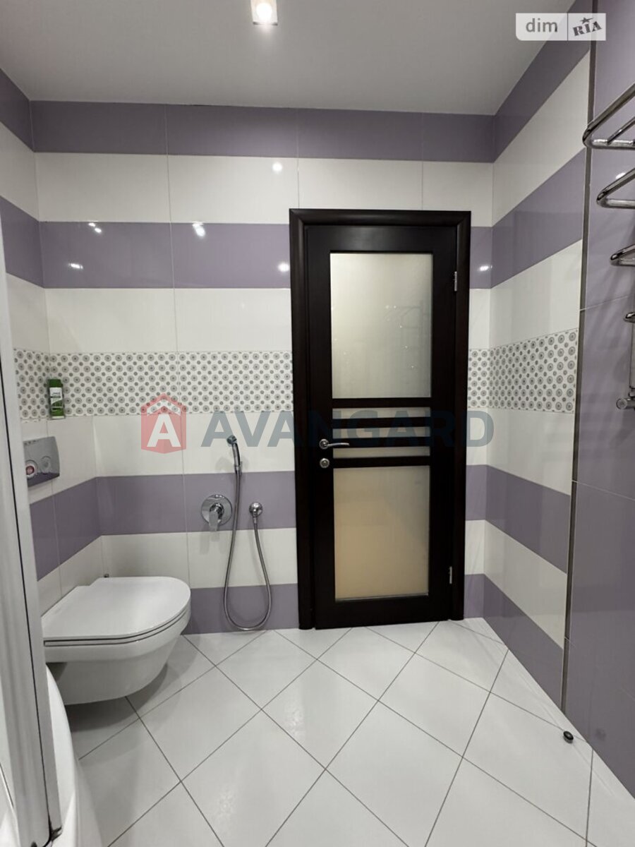 3 ��. ��������, 83/46/16 ��. �., 3/9 ������ ���� 19