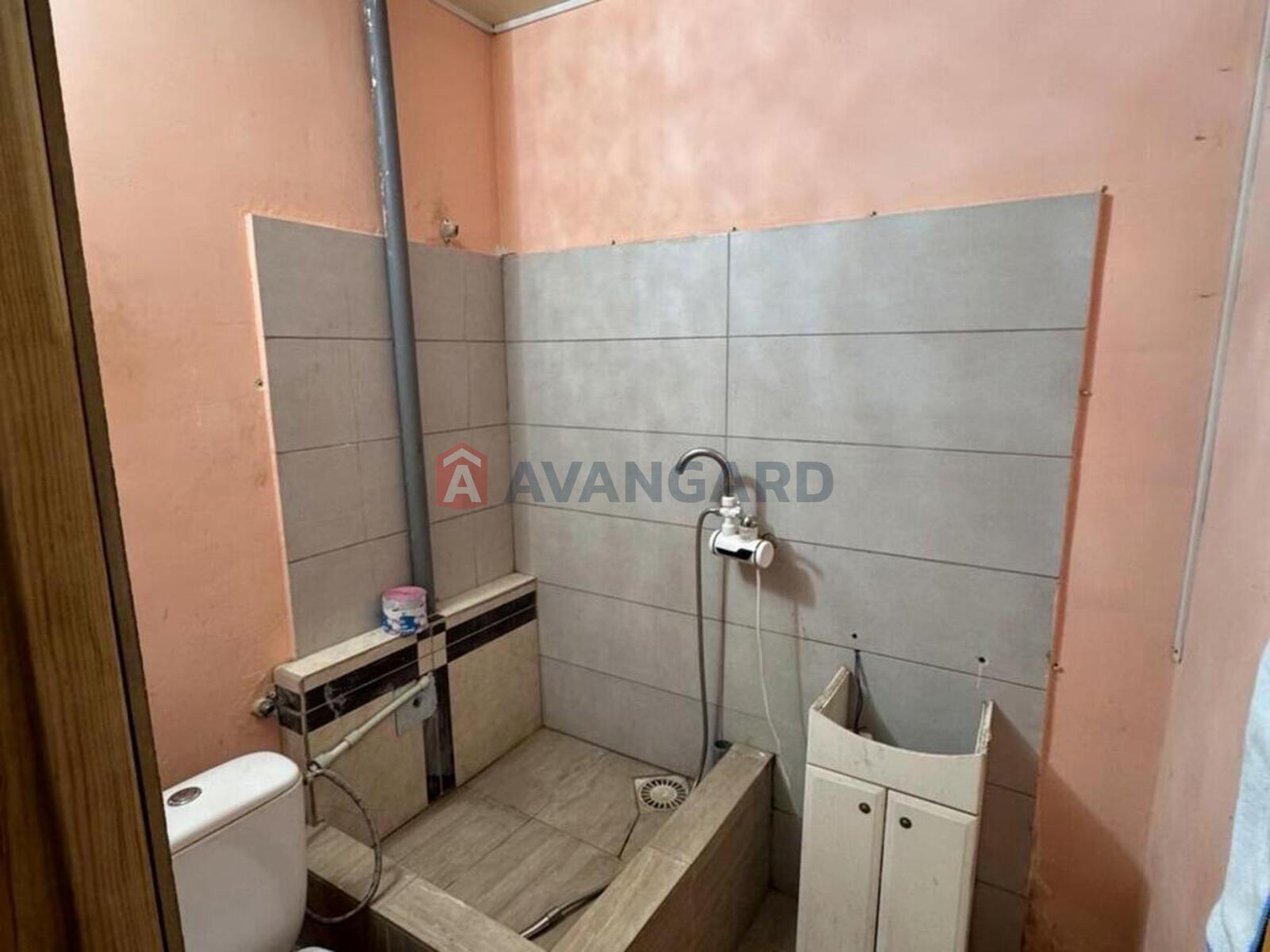 1 ��. ��������, 40/16/18 ��. �., 2/2 ������ ���� 9