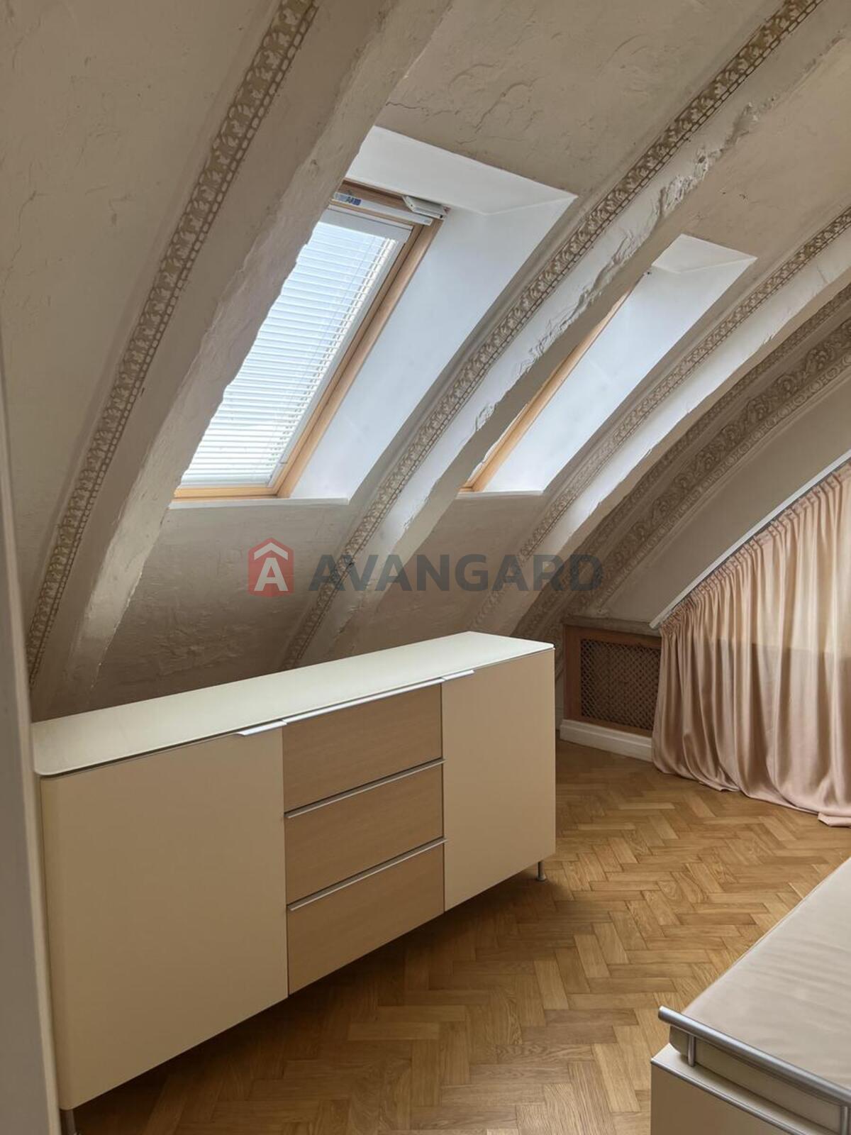 3 ��. ��������, 144/53/25 ��. �., 9/10 ������ ���� 4