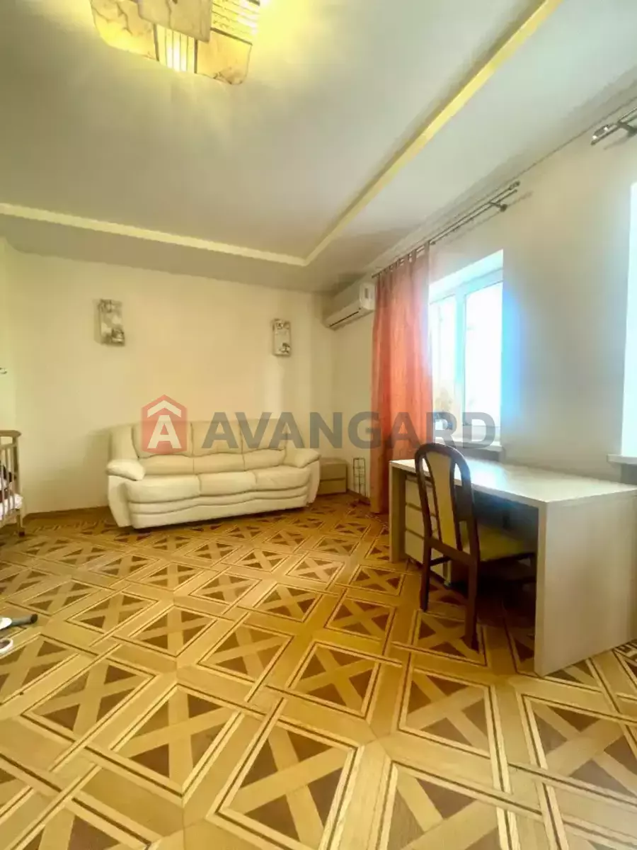 4 ��. ��������, 242/-/- ��. �., 10/11 ������ ���� 18