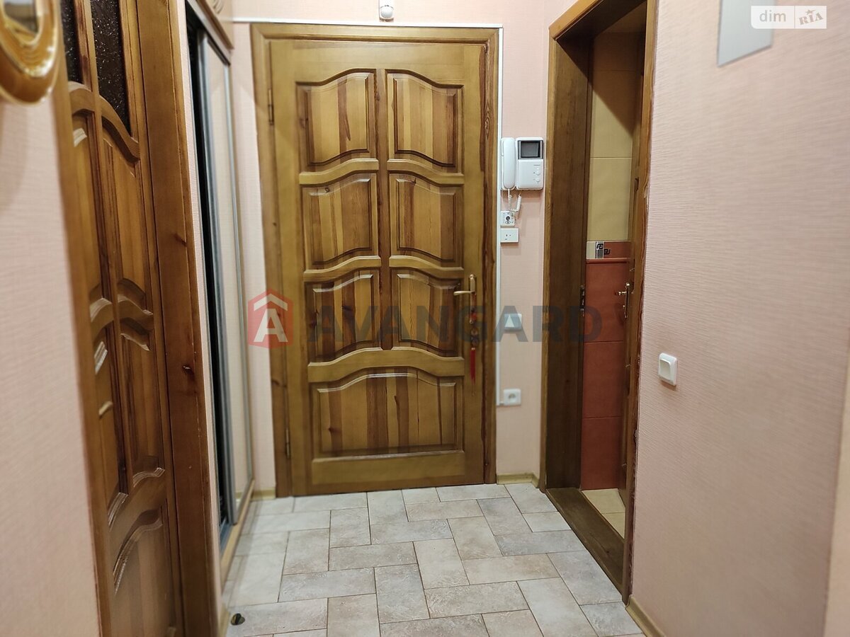 3 ����. ��������, 57/20/27 ��. �., 2/3 ���� ���� 1