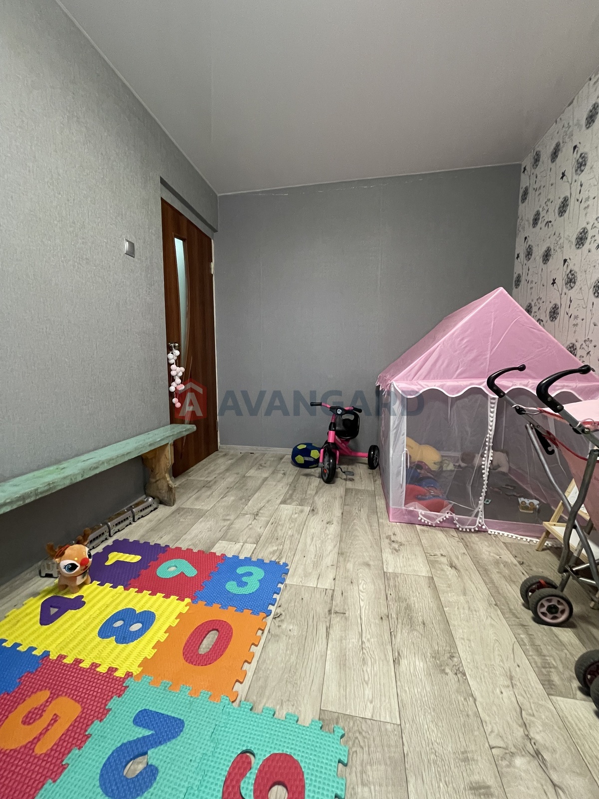 3 ����. ��������, 69.4/39.2/6.6 ��. �., 8/16 ���� ���� 6