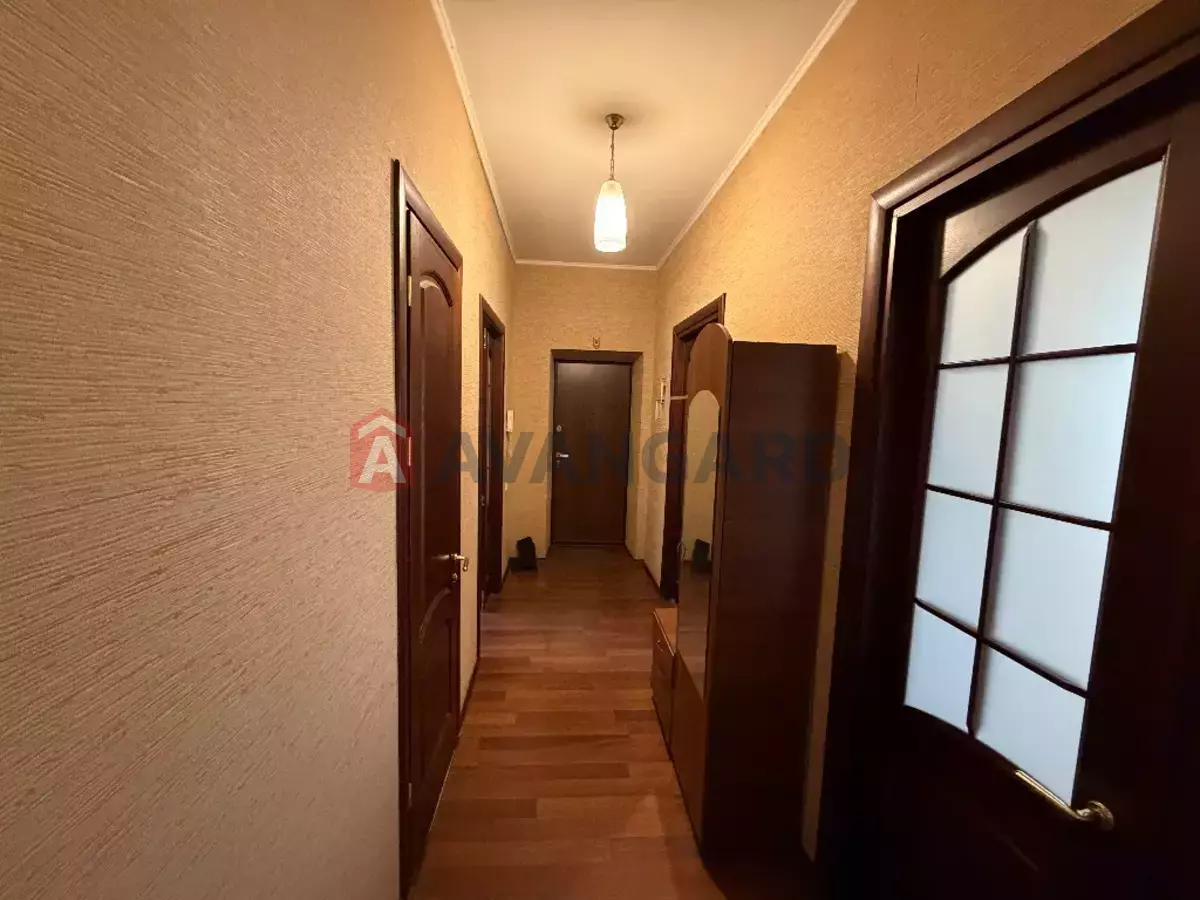 3 ��. ��������, 77/-/- ��. �., 2/4 ������ ���� 4