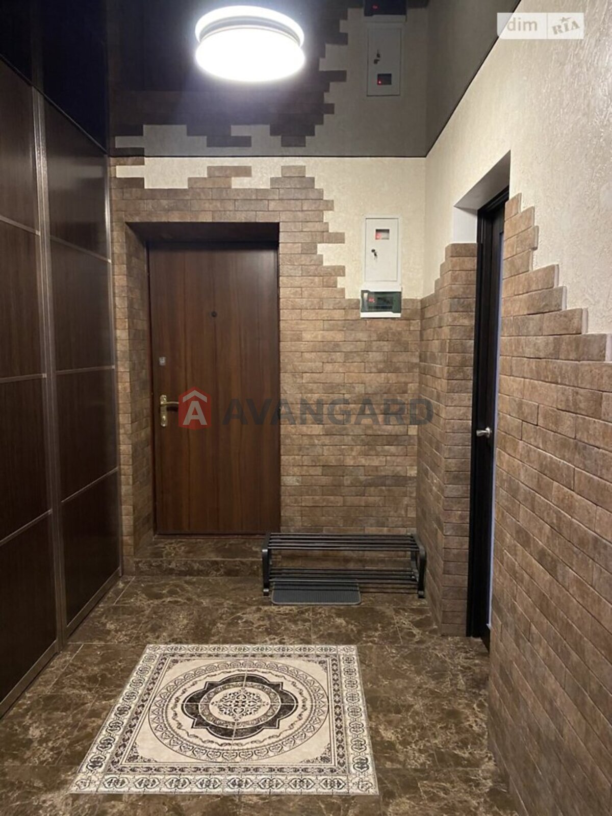 3 ��. ��������, 98/67/14 ��. �., 1/5 ������ ���� 15