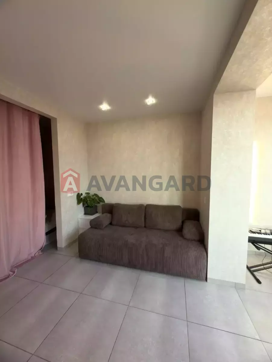 1 ��. ��������, 49/-/- ��. �., 10/12 ������ ���� 6