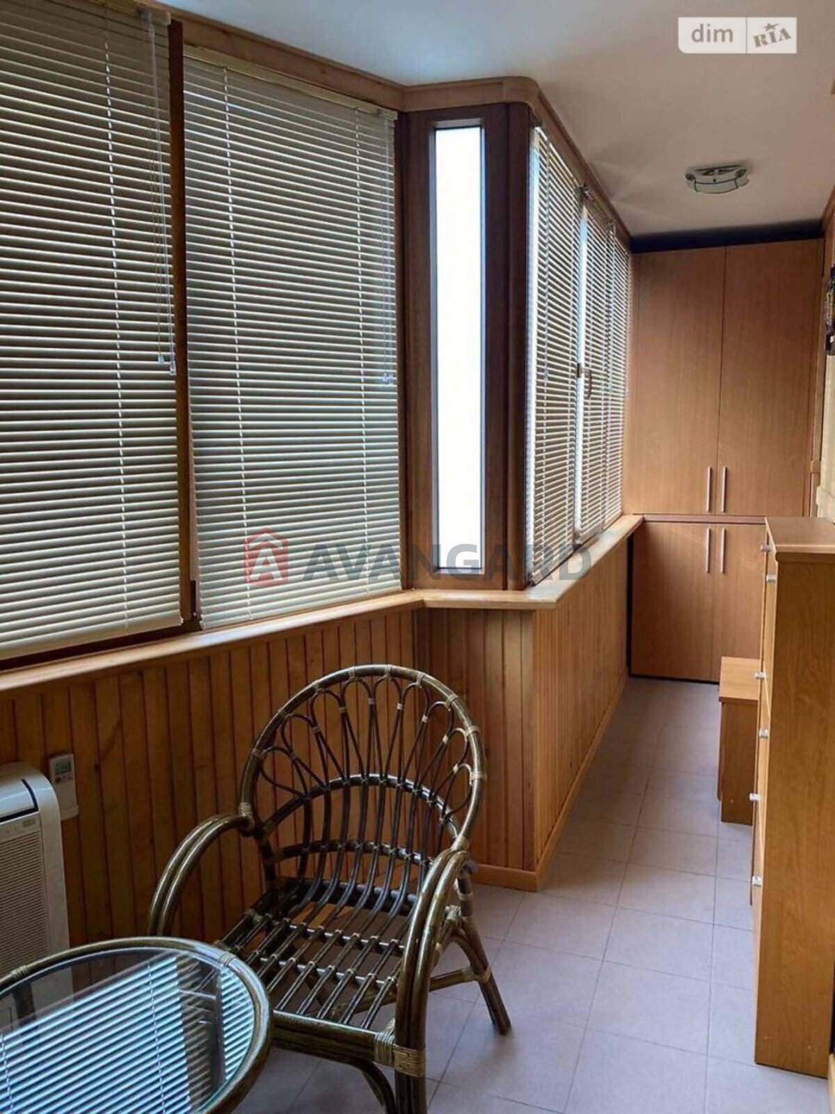 4 ��. ��������, 120/-/- ��. �., 4/11 ������ ���� 12