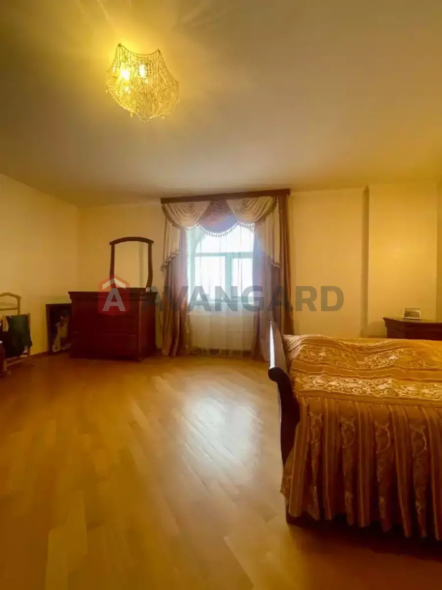 4 ��. ��������, 242/-/- ��. �., 10/11 ������ ���� 7