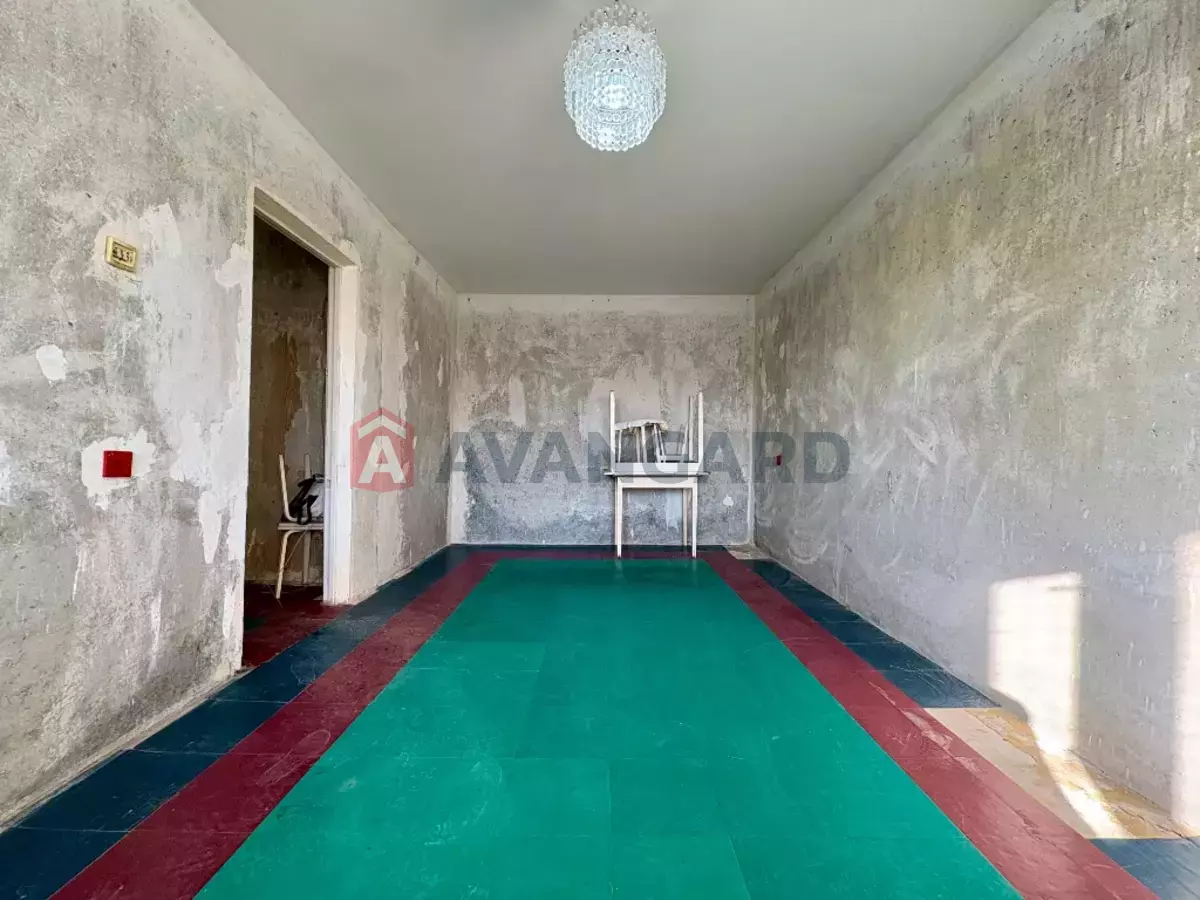 2 ��. ��������, 44/27/7 ��. �., 8/10 ������ ���� 2