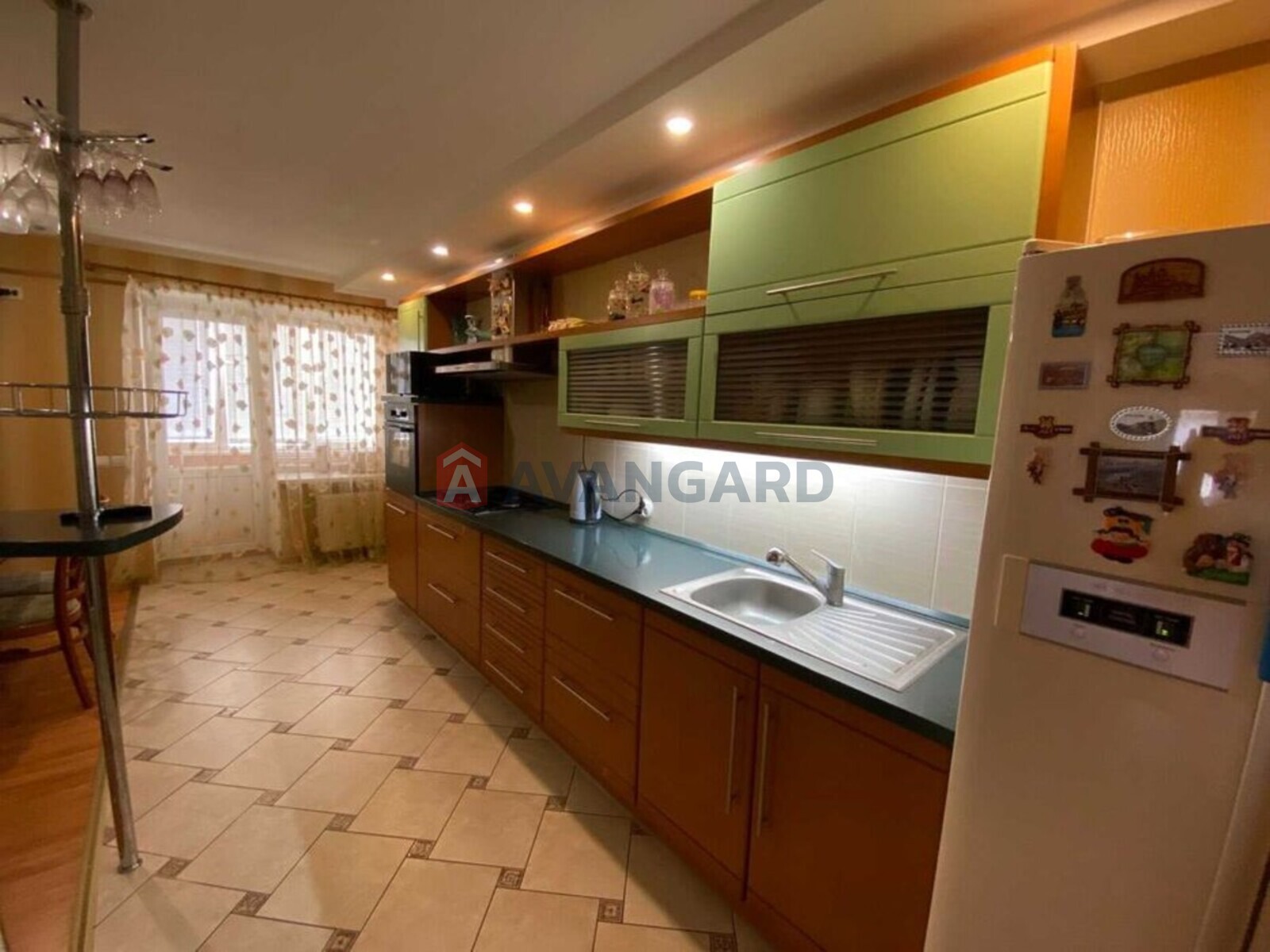 3 ��. ��������, 102/-/18 ��. �., 8/10 ������ ���� 9