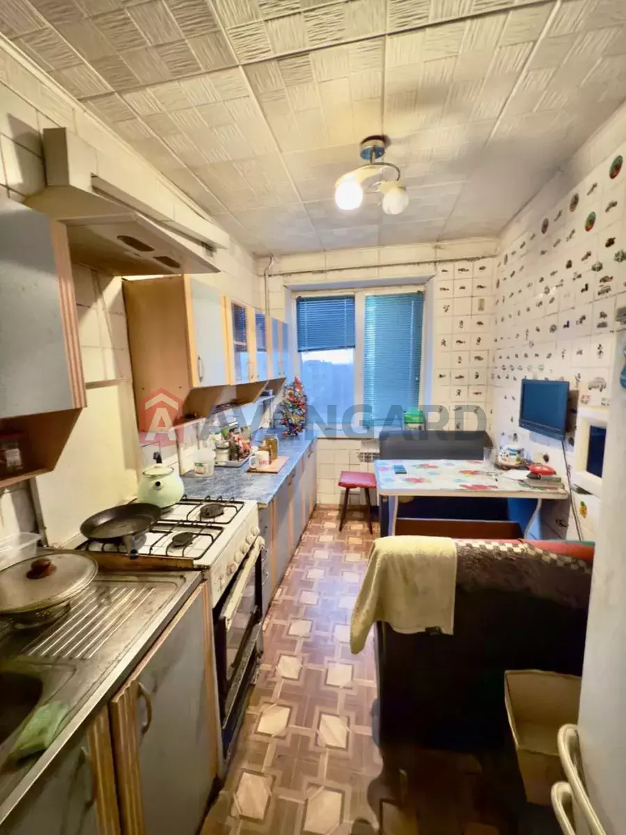 4 ����. ��������, 73/-/8 ��. �., 9/10 ���� ���� 1