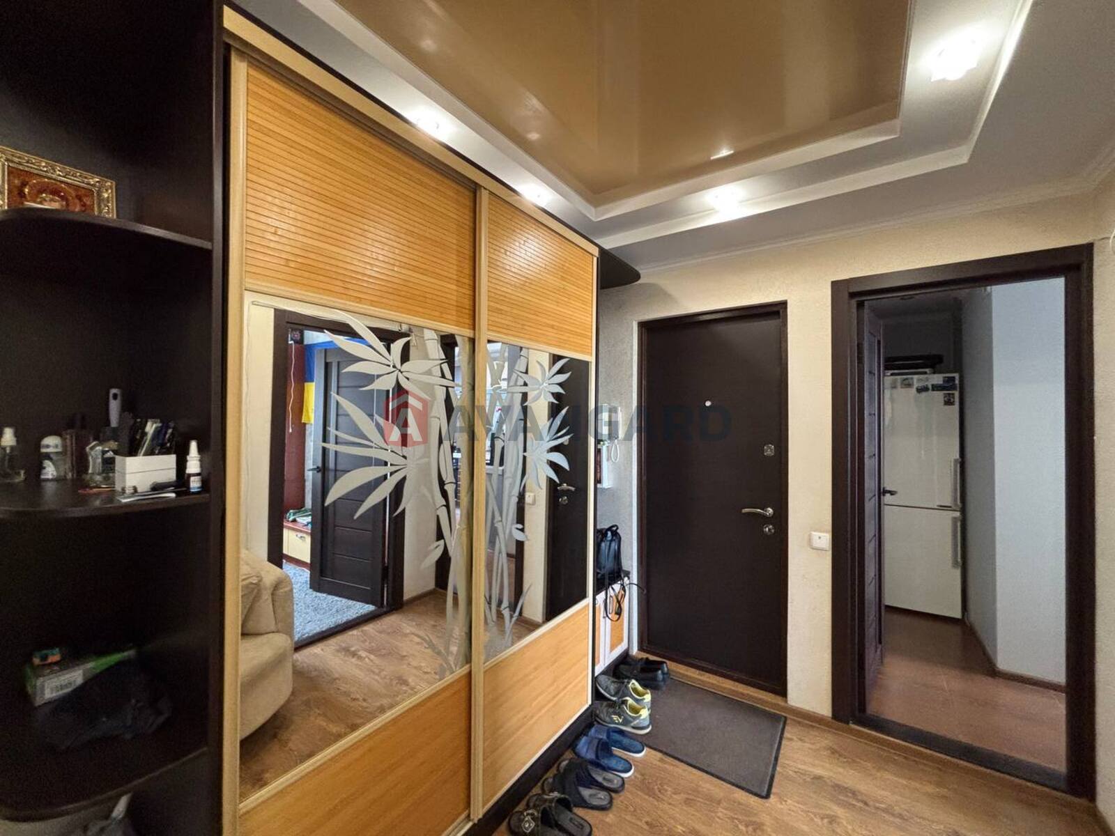 3 ��. ��������, 65/-/- ��. �., 8/10 ������ ���� 22