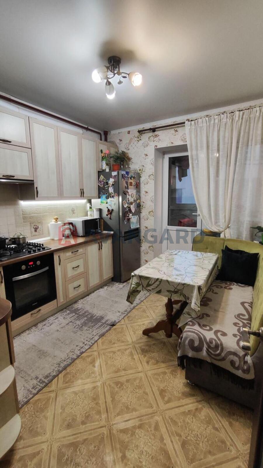 1 ��. ��������, 38/18/10 ��. �., 4/9 ������ ���� 1