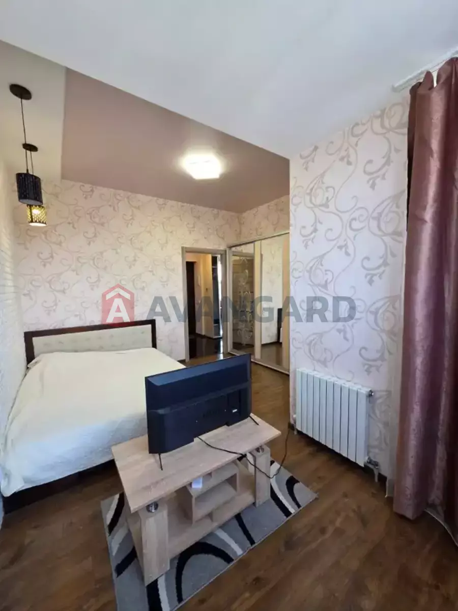 2 ��. ��������, 42/25/11 ��. �., 13/21 ������ ���� 8