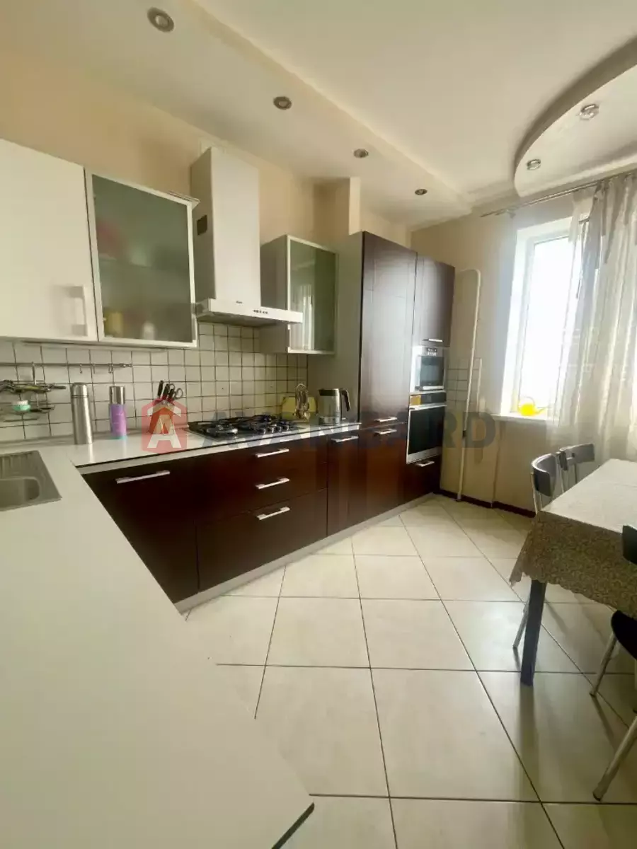 4 ��. ��������, 242/-/- ��. �., 10/11 ������ ���� 3