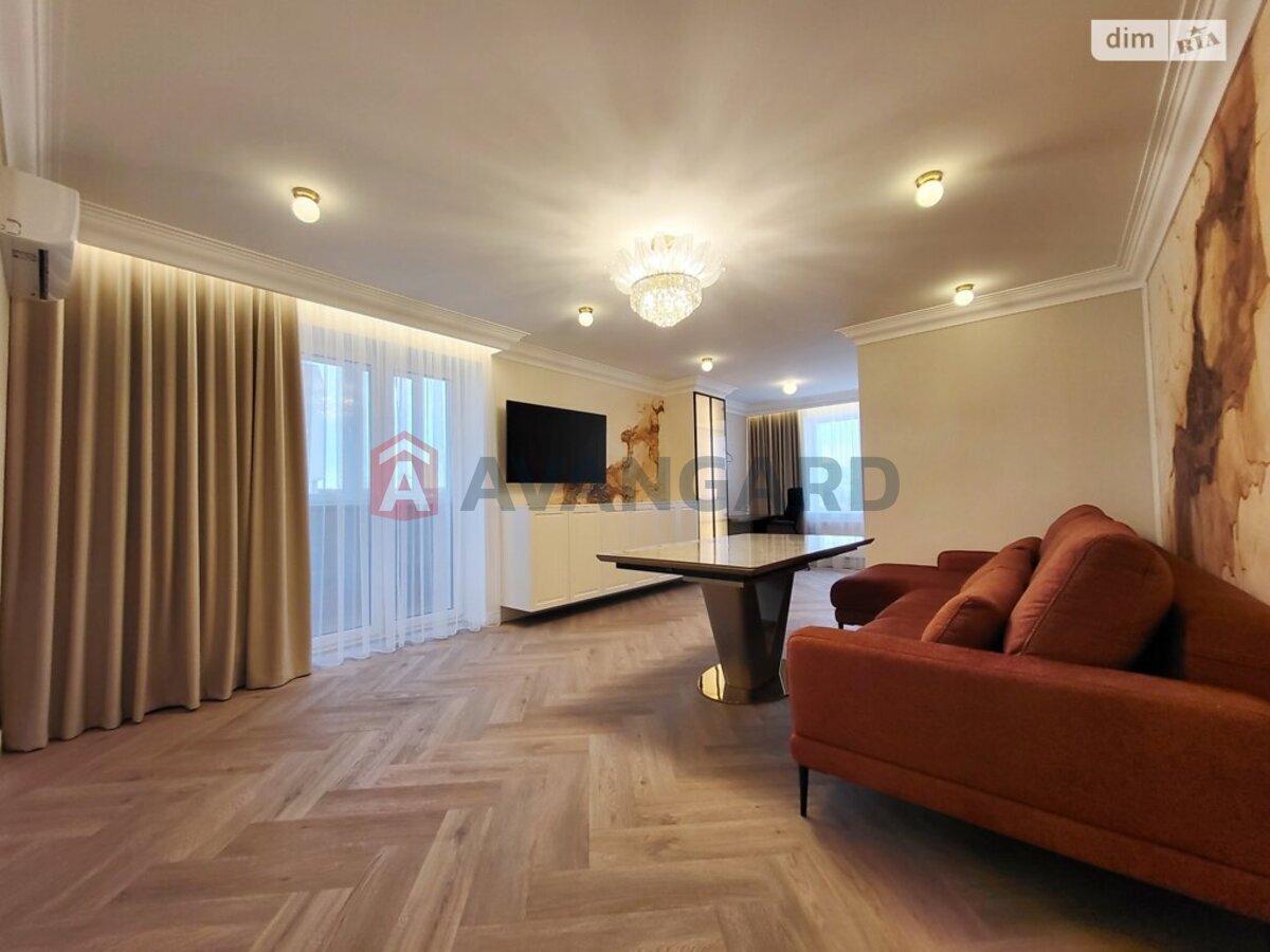 2 ����. ��������, 82/-/- ��. �., 8/9 ���� ���� 2