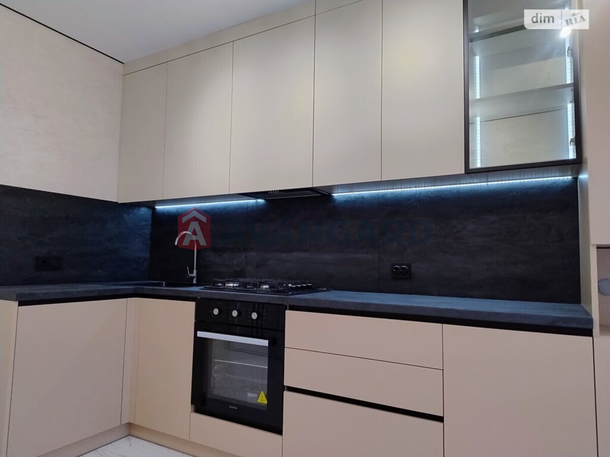 1 ����. ��������, 40/18/12 ��. �., 2/11 ���� ���� 3