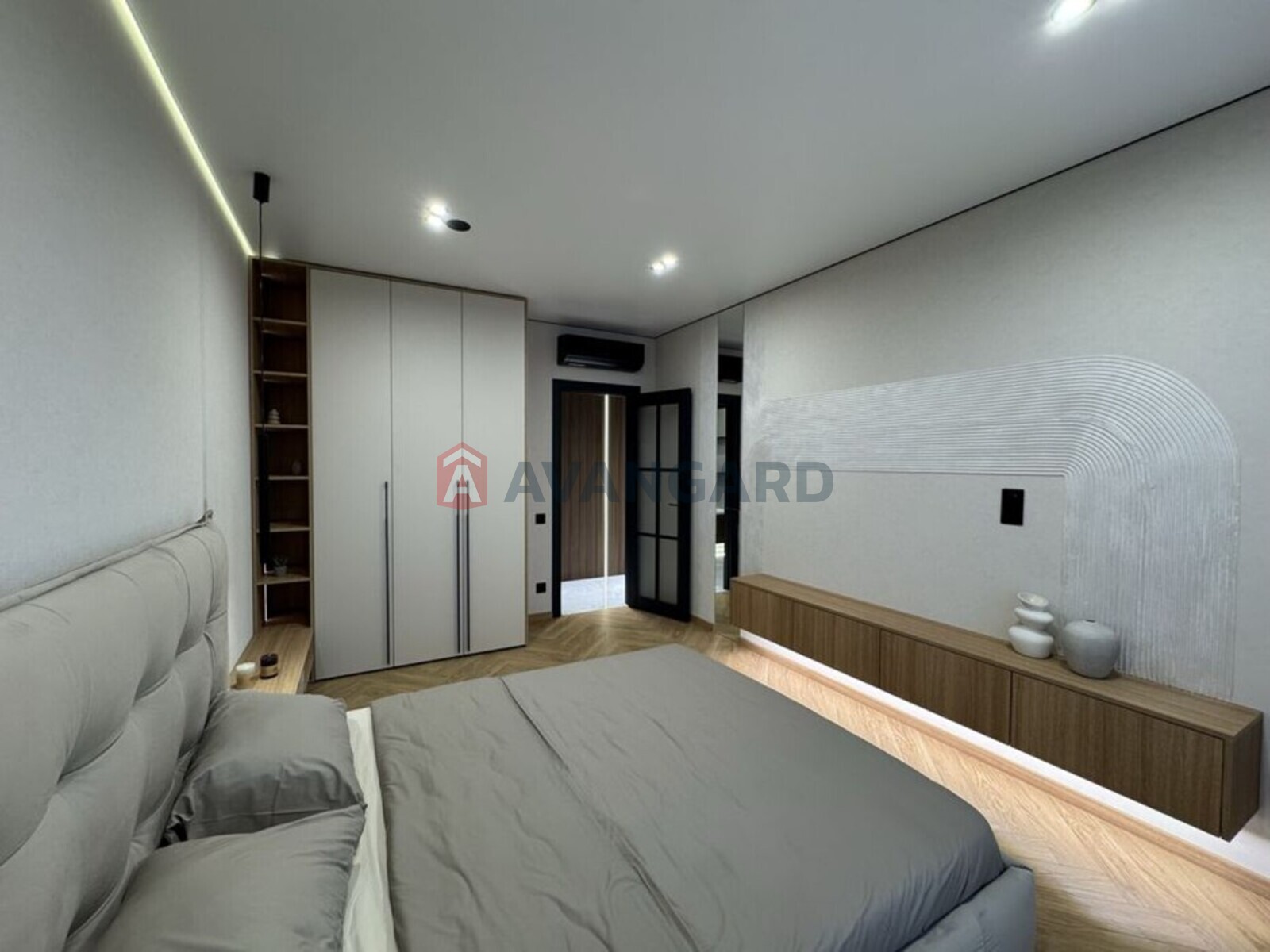 2 ����. ��������, 65/-/18 ��. �., 8/10 ���� ���� 8