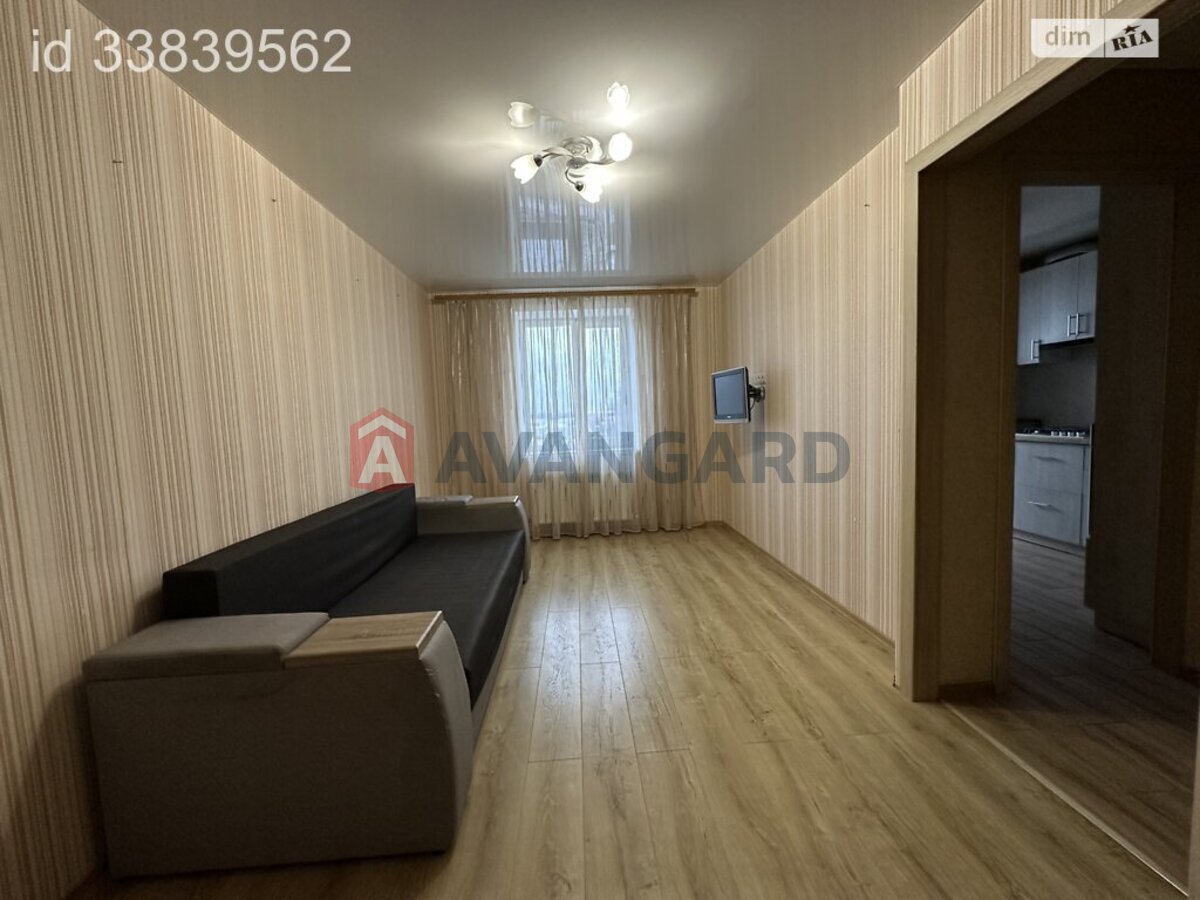 1 ����. ��������, 38/17/12 ��. �., 3/10 ���� ���� 18