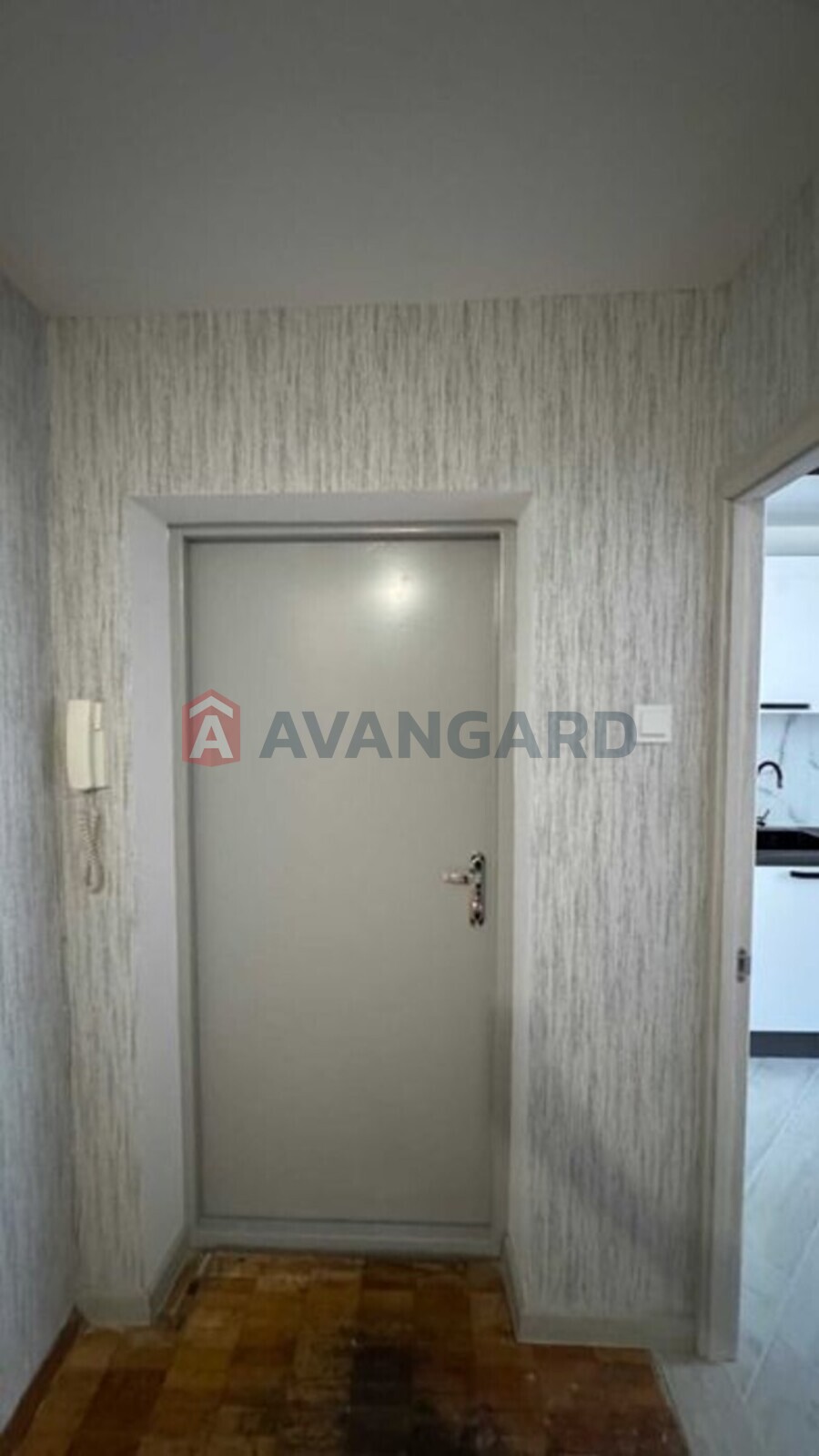 4 ��. ��������, 77/-/10 ��. �., 3/9 ������ ���� 18