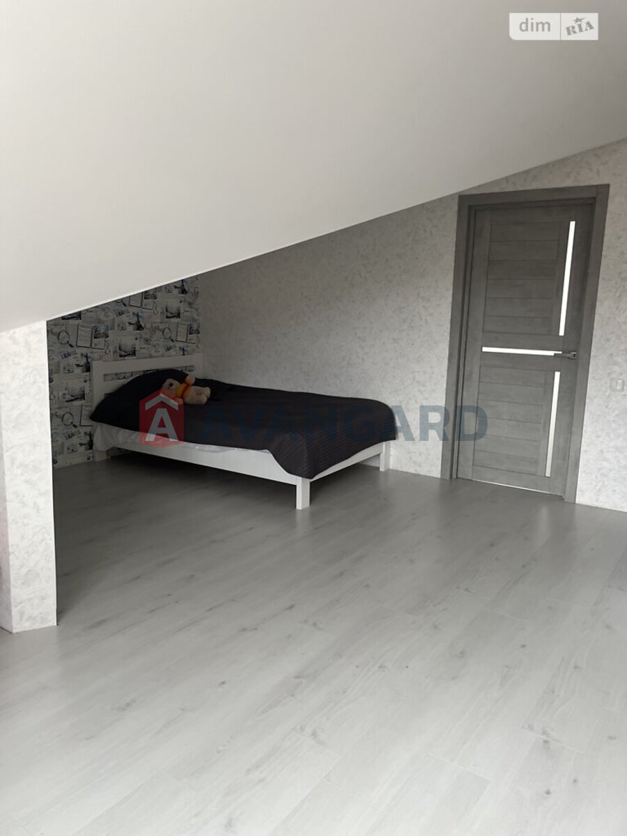 3 ��. ��������, 119/92/27 ��. �., 2/5 ������ ���� 17