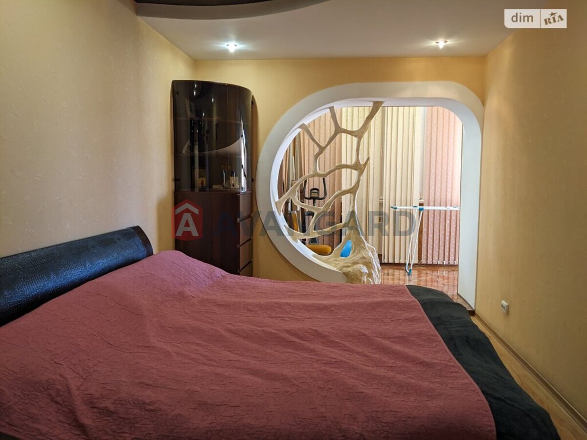 2 ��. ��������, 100/-/- ��. �., 4/5 ������ ���� 10