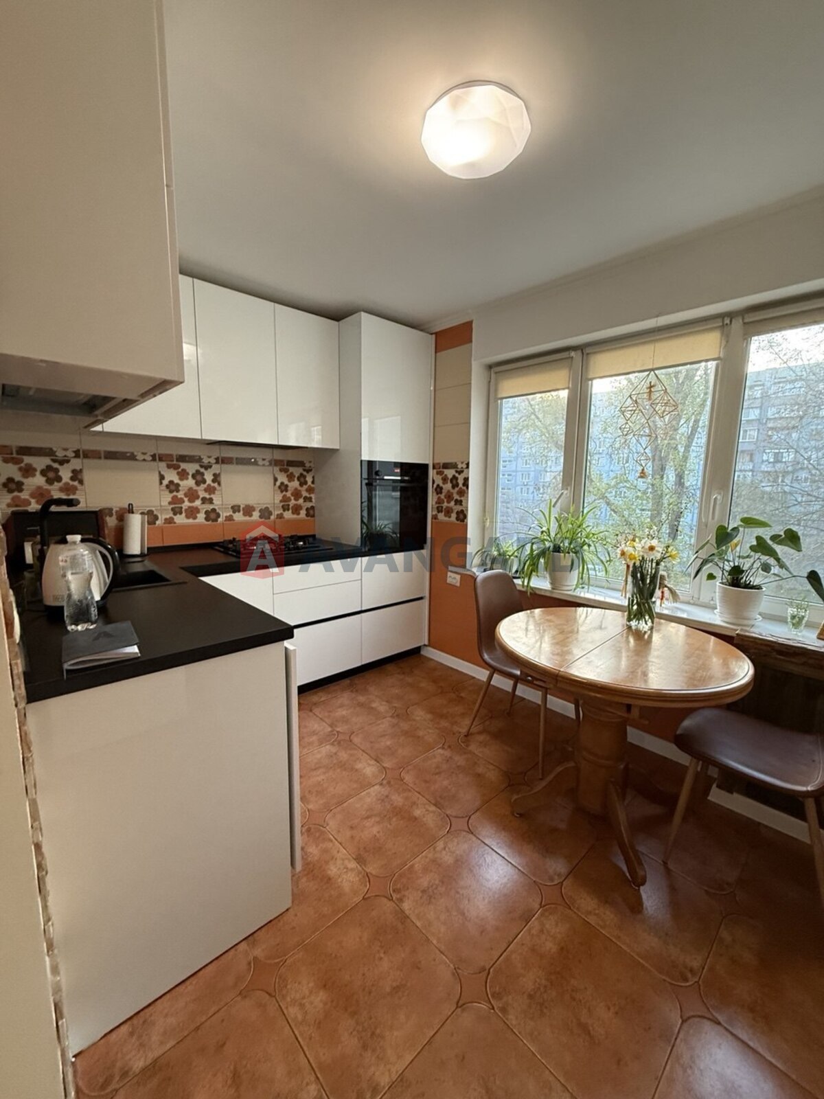 3 ��. ��������, 72/-/9 ��. �., 9/9 ������ ���� 22