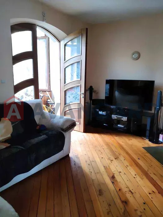 3 ��. ��������, 105/-/12 ��. �., 2/2 ������ ���� 11