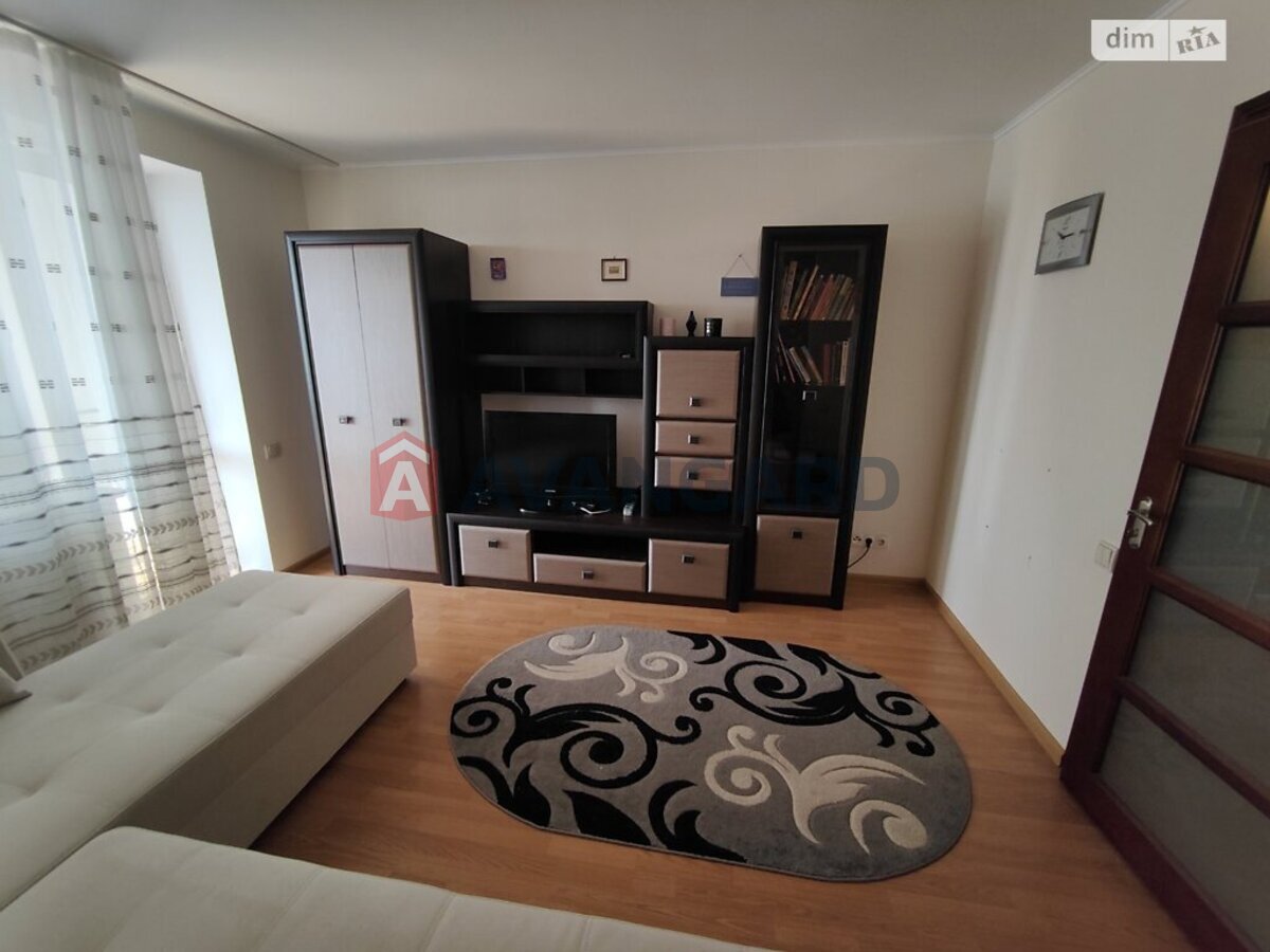 3 ��. ��������, 120/67/14 ��. �., 7/7 ������ ���� 9