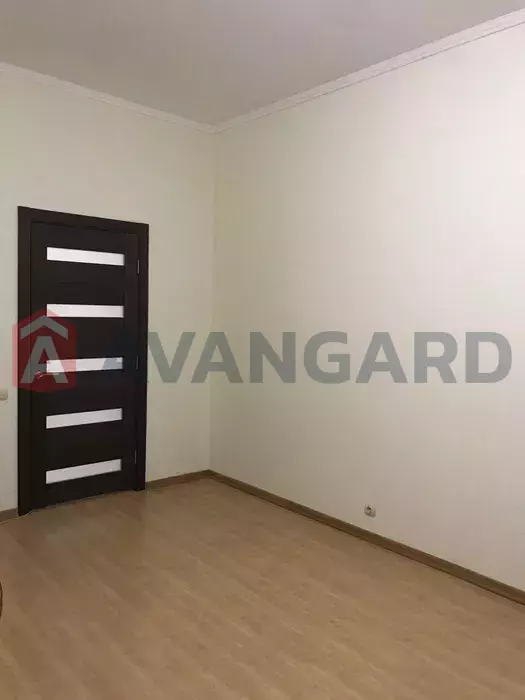 3 ����. ��������, 131/-/25 ��. �., 14/17 ���� ���� 10