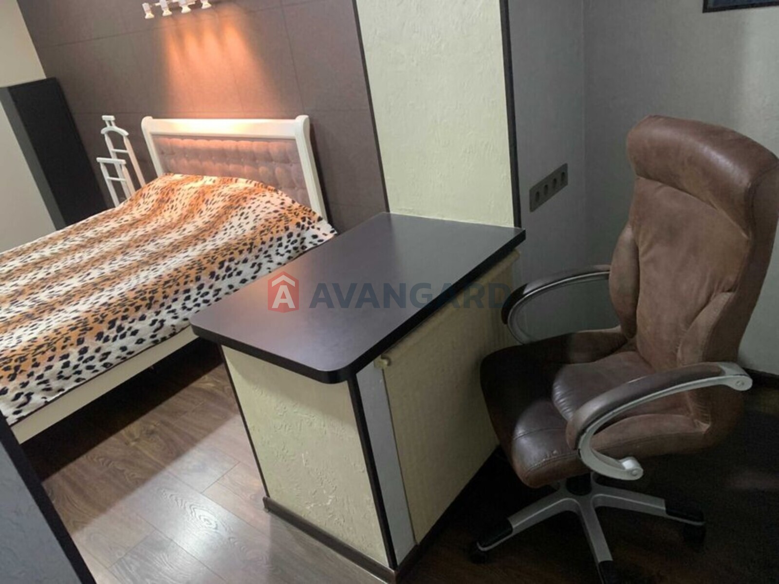 4 . , 77/-/9 . ., 3/9   15