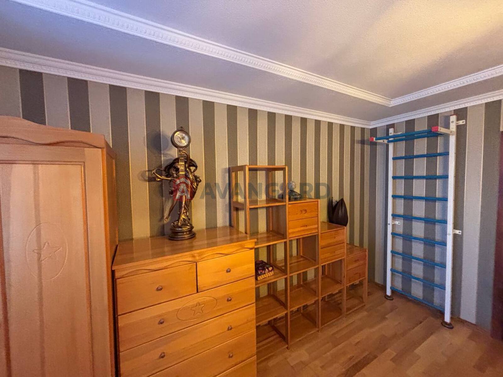 3 ����. ��������, 122/-/15 ��. �., 10/11 ���� ���� 24