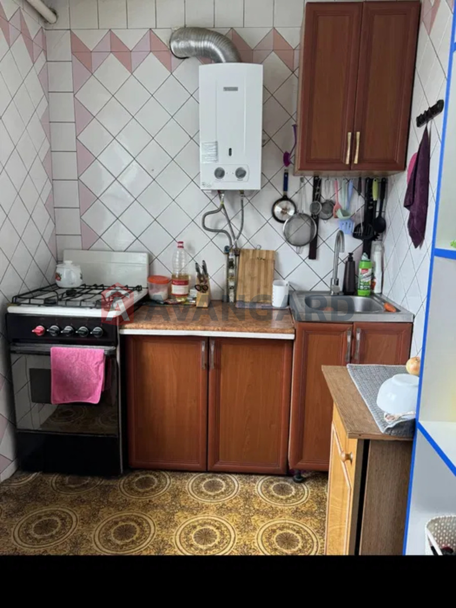 3 ����. ��������, 58/-/6 ��. �., 5/5 ���� ���� 8