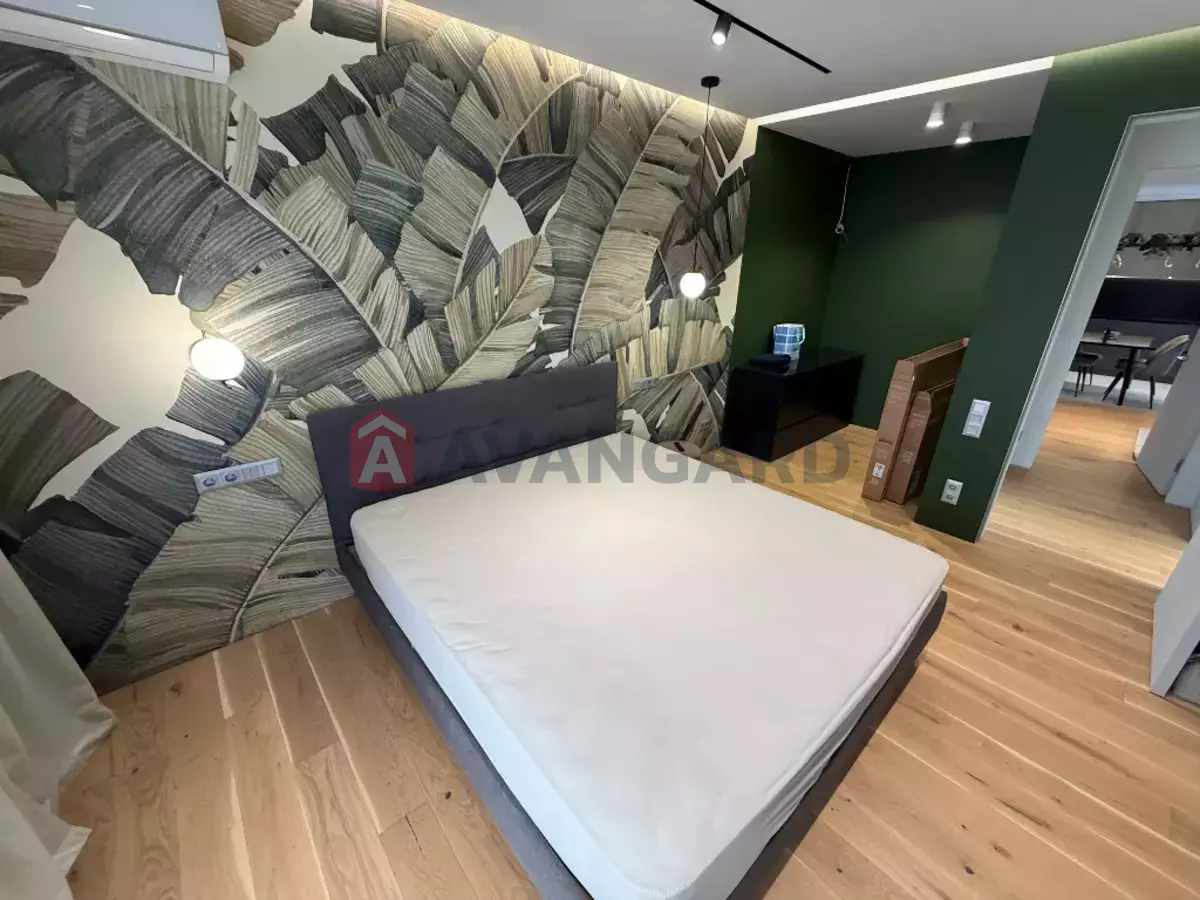 3 ��. ��������, 90/-/- ��. �., 6/10 ������ ���� 17