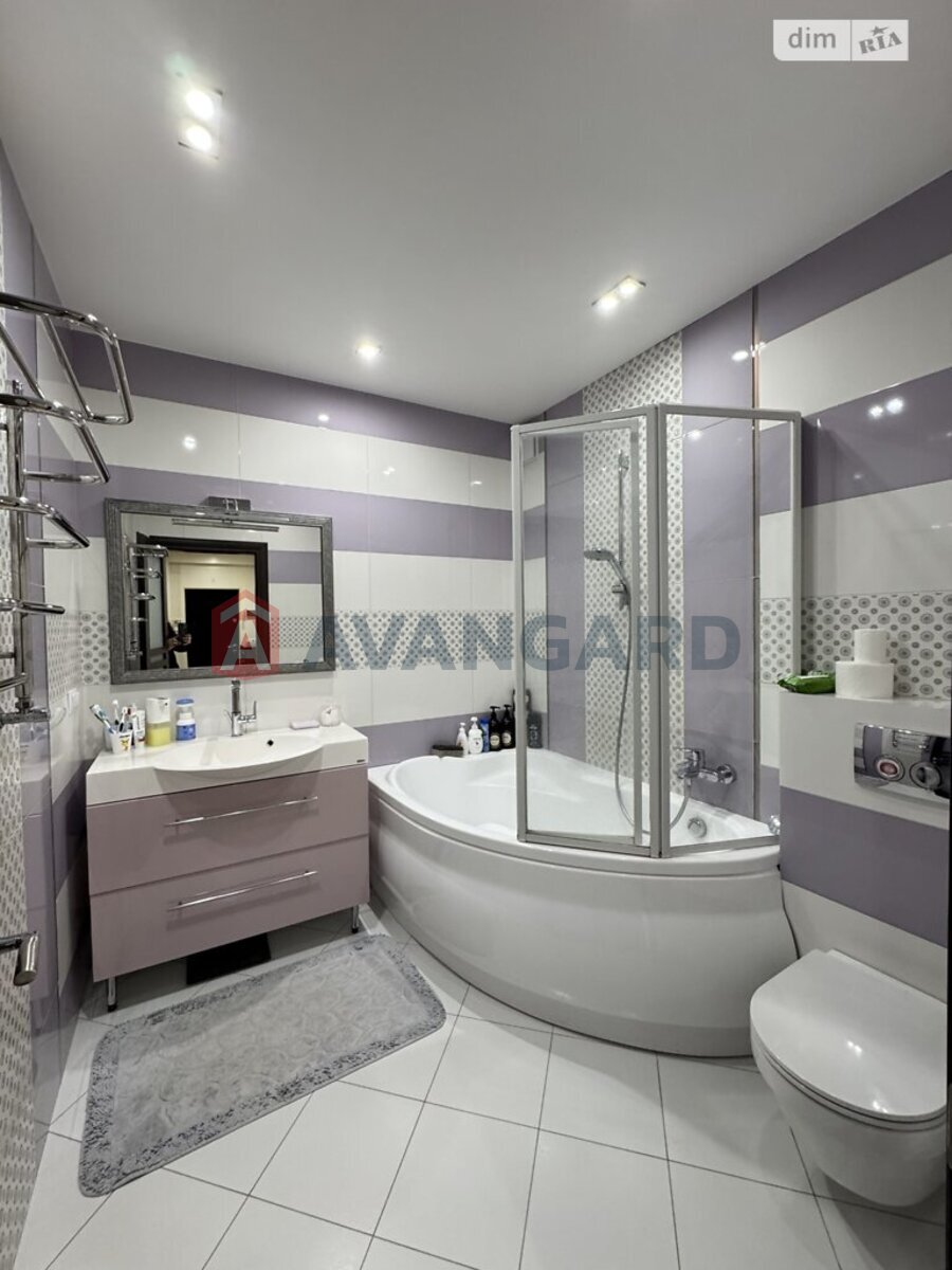 3 ��. ��������, 83/46/16 ��. �., 3/9 ������ ���� 15