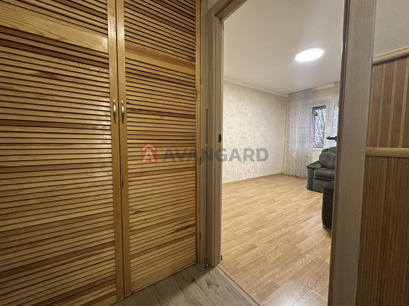 2 ����. ��������, 49/30/8 ��. �., 5/5 ���� ���� 10