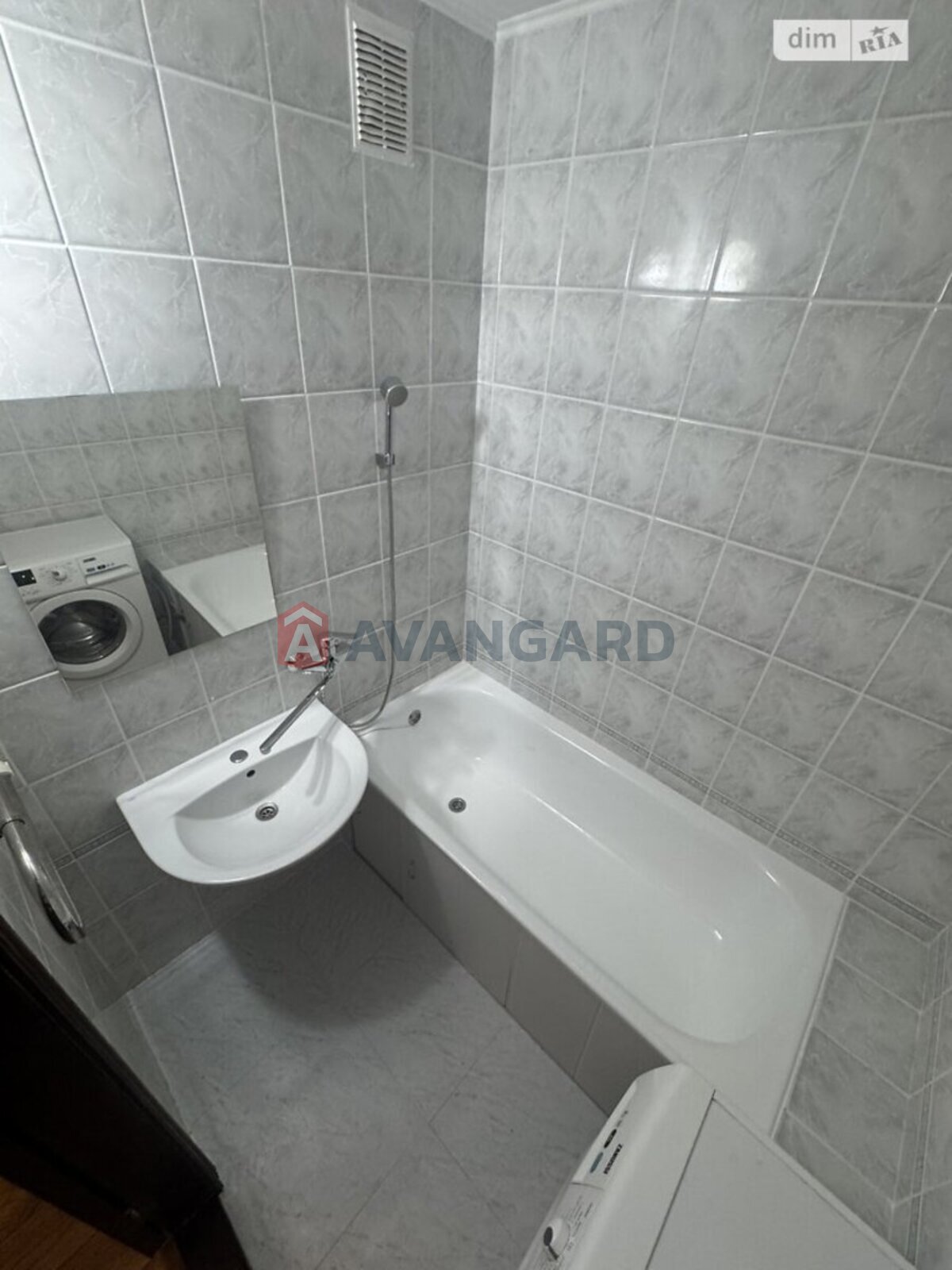 3 ����. ��������, 64/45/8 ��. �., 5/10 ���� ���� 18