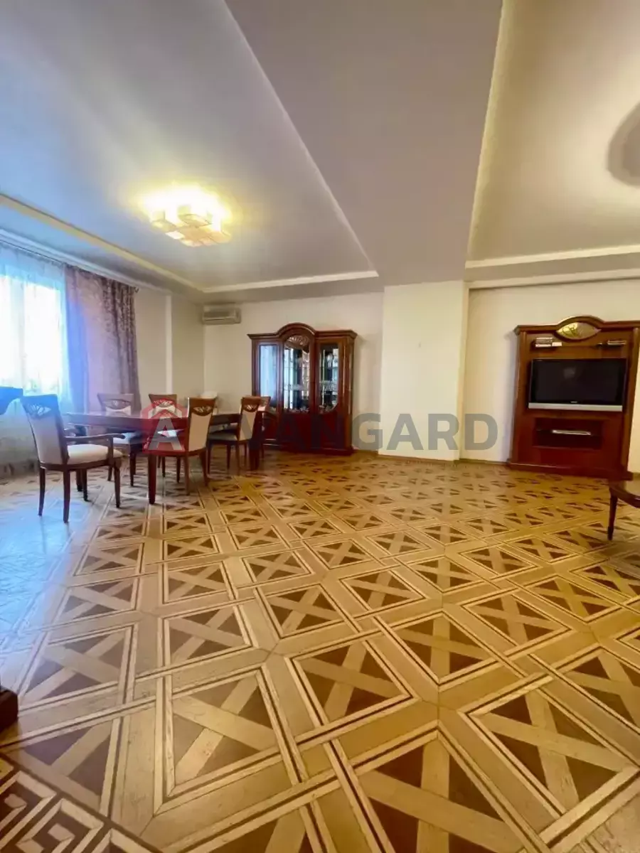 4 ��. ��������, 242/-/- ��. �., 10/11 ������ ���� 20