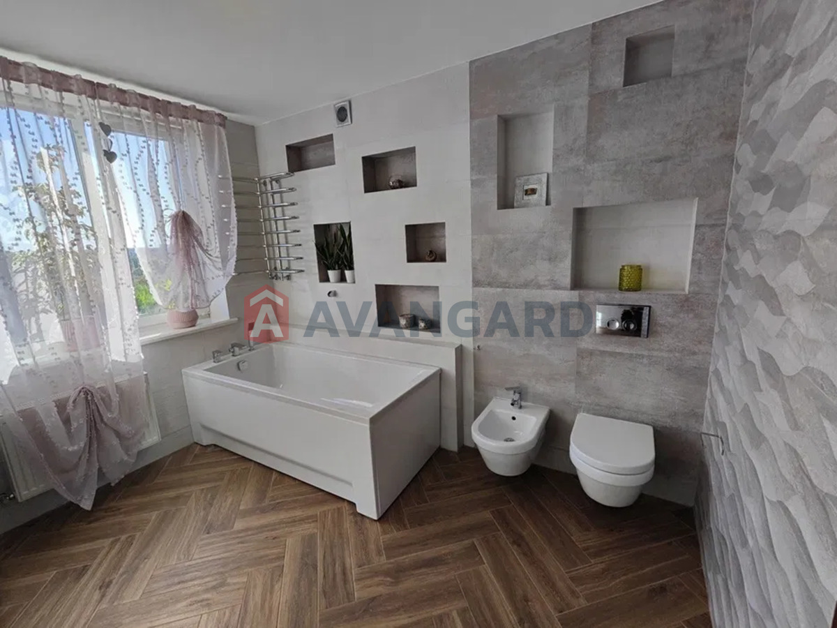 3 ��. ��������, 124/-/52 ��. �., 5/5 ������ ���� 14