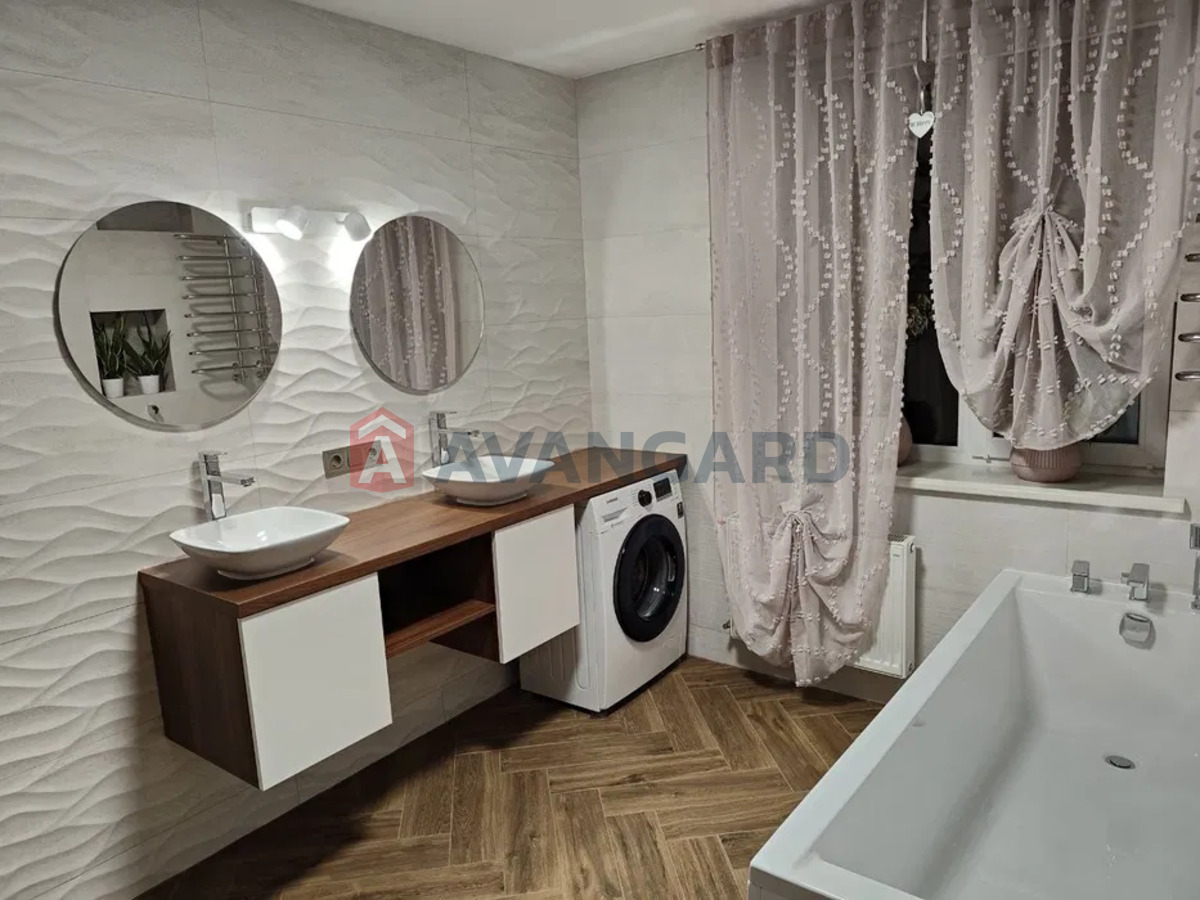 3 ����. ��������, 124/-/52 ��. �., 5/5 ���� ���� 15