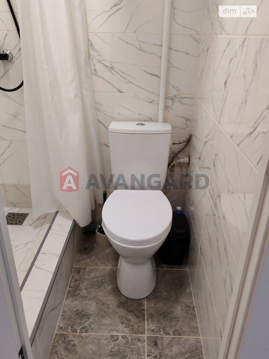 1 ��. ��������, 28/-/5 ��. �., 1/2 ������ ���� 8