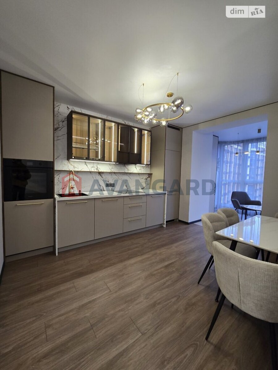 2 ��. ��������, 65/33/18 ��. �., 5/10 ������ ���� 18