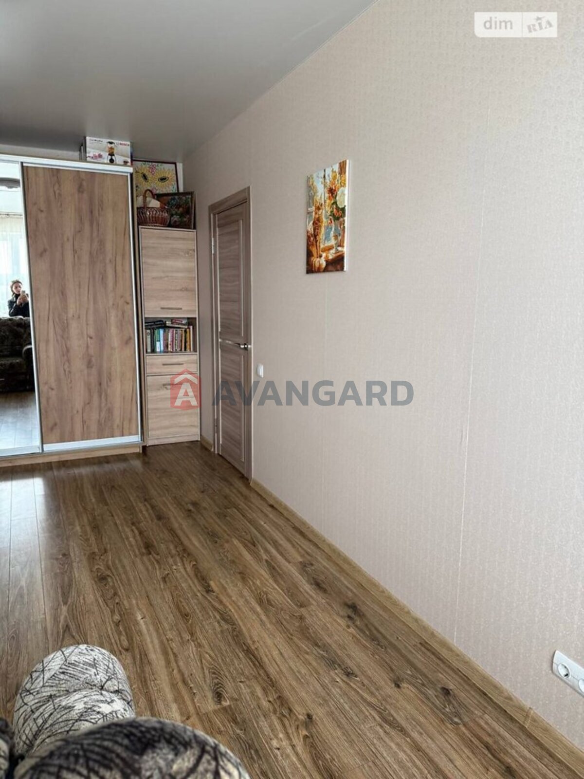 1 ��. ��������, 41/-/15 ��. �., 6/10 ������ ���� 9