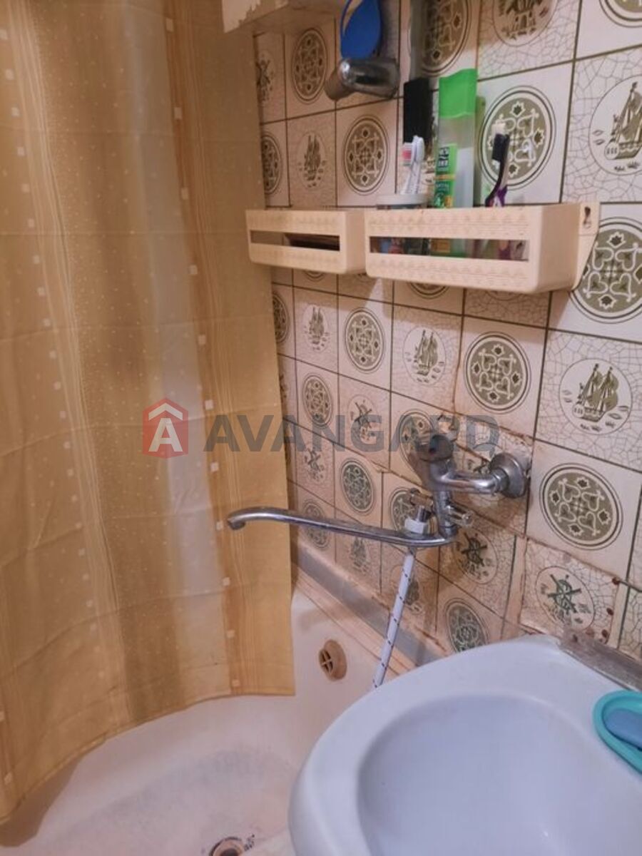 3 . , 68/42/8 . ., 6/9   3